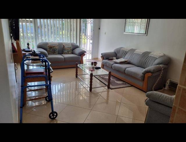 2 BEDROOM SIMPLEX FOR SALE IN ESCOMBE